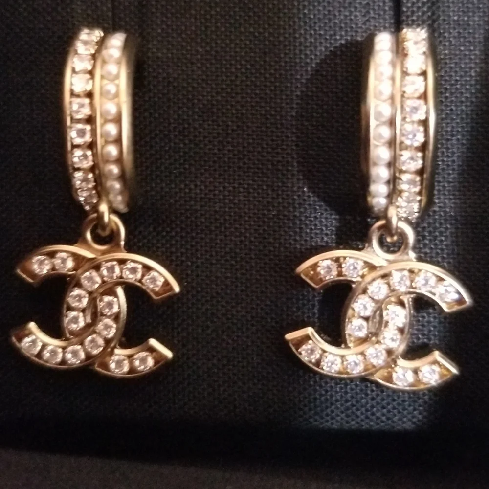 🆕 Chanel Gold Crystal &Pearls with CC charms - Picture 2 of 10